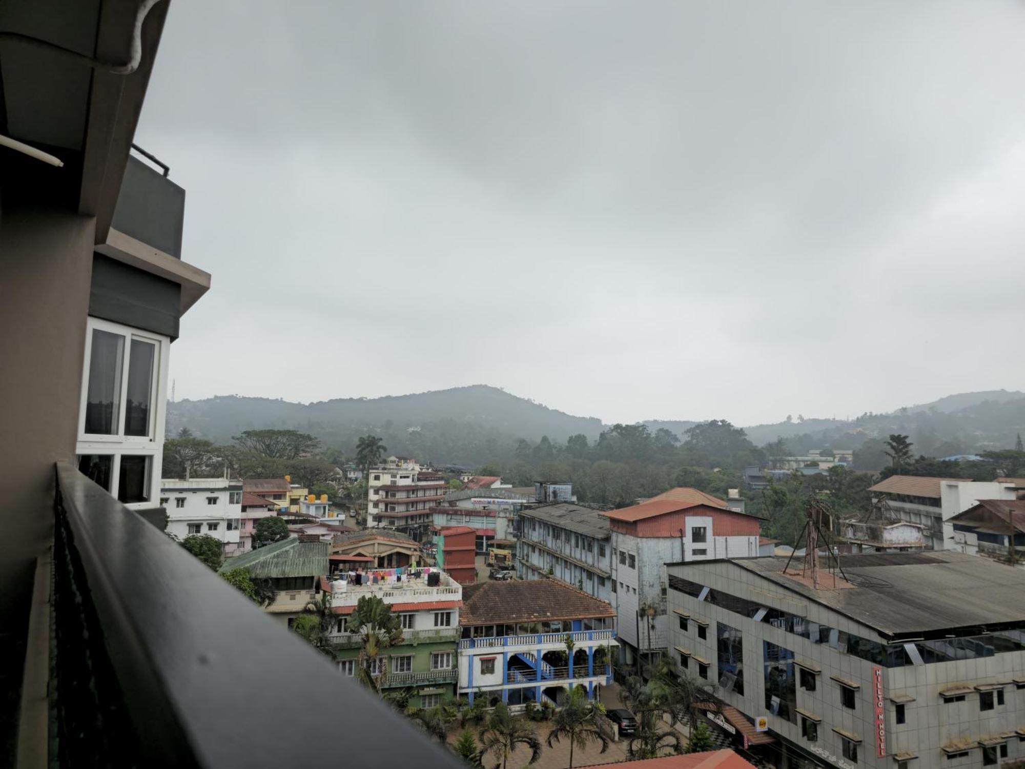 Navarathna Comforts Hotel Madikeri Exterior photo