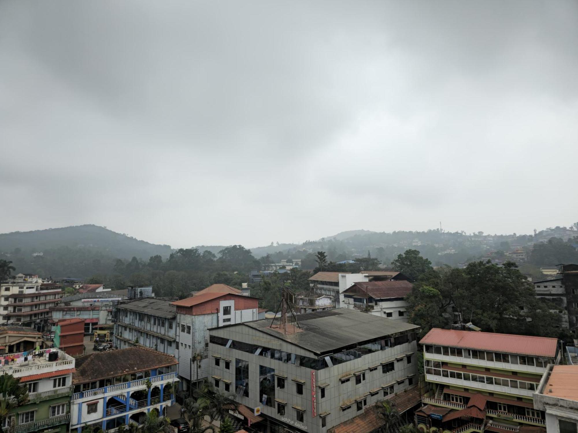 Navarathna Comforts Hotel Madikeri Exterior photo